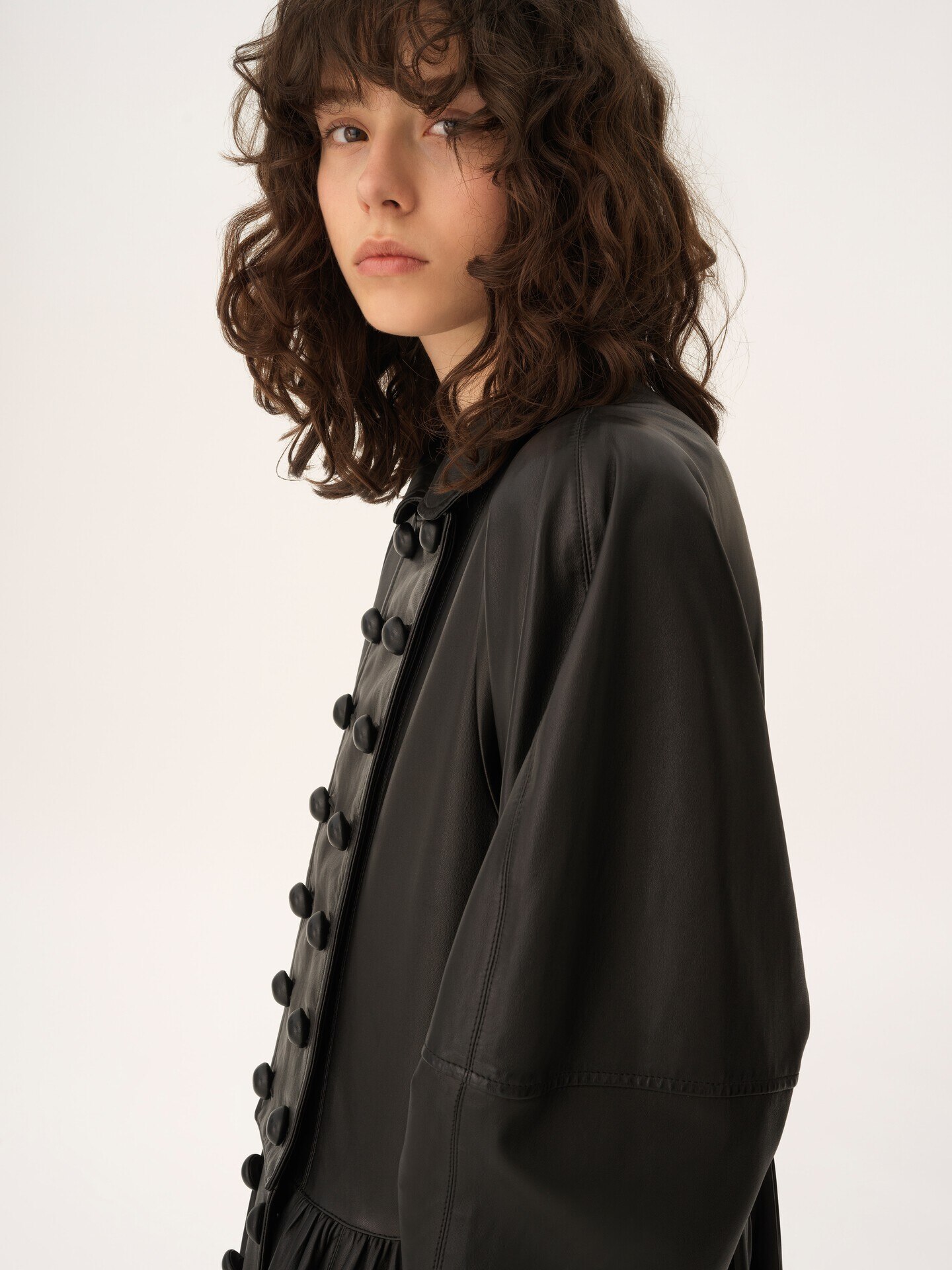 Oversized long riding coat in leather - 6