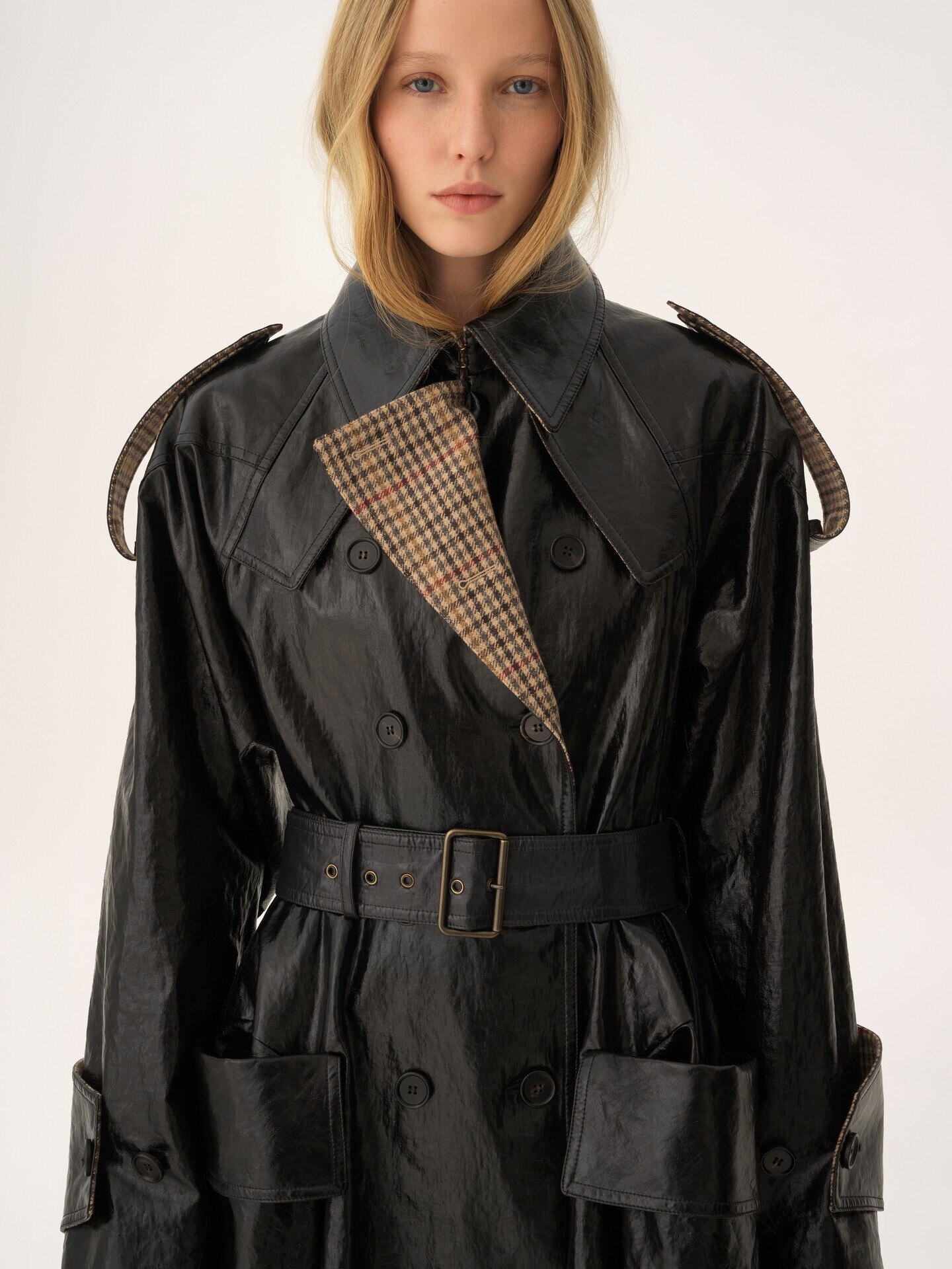 Double-breasted short riding coat in coated linen - 10