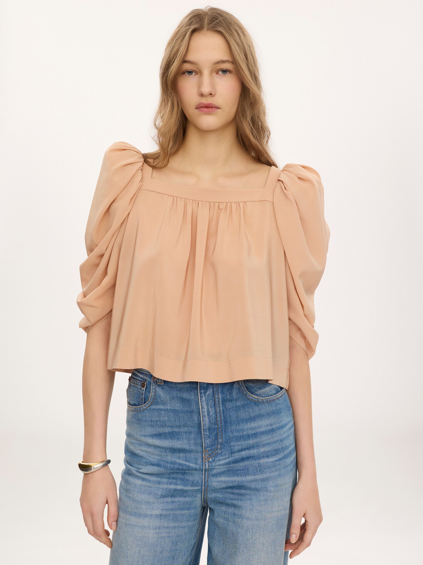 Puff-sleeve pleated top in cr&ecirc;pe de chine - 4