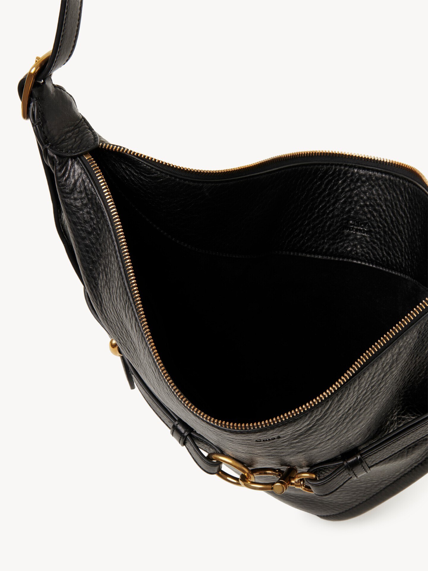 Cape bag in grained leather - 6