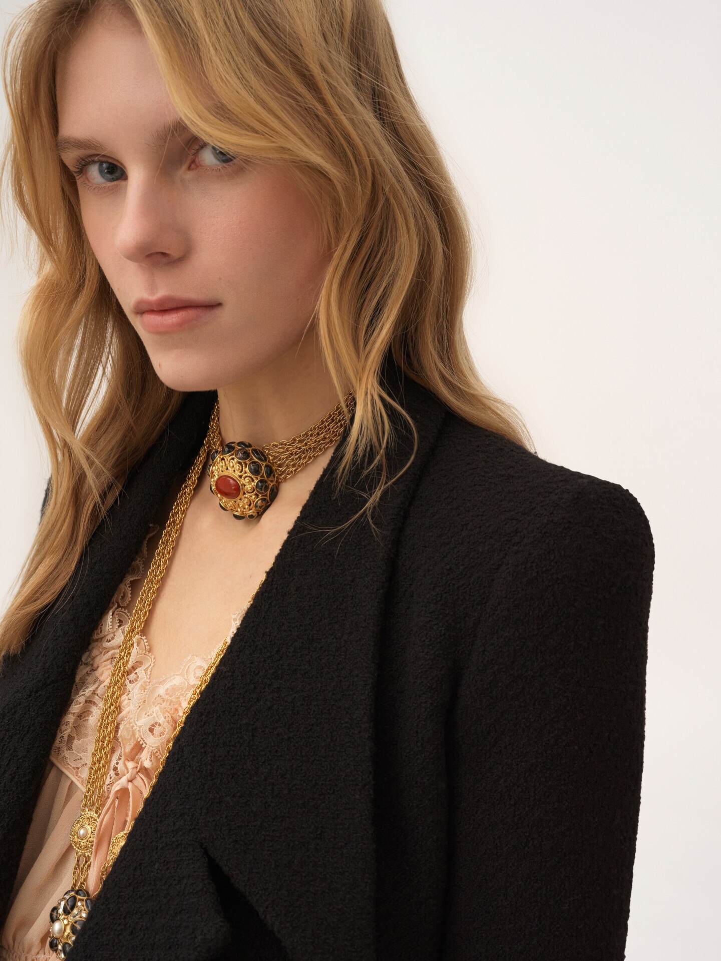 Double-breasted tailored jacket in wool bouclette - 8