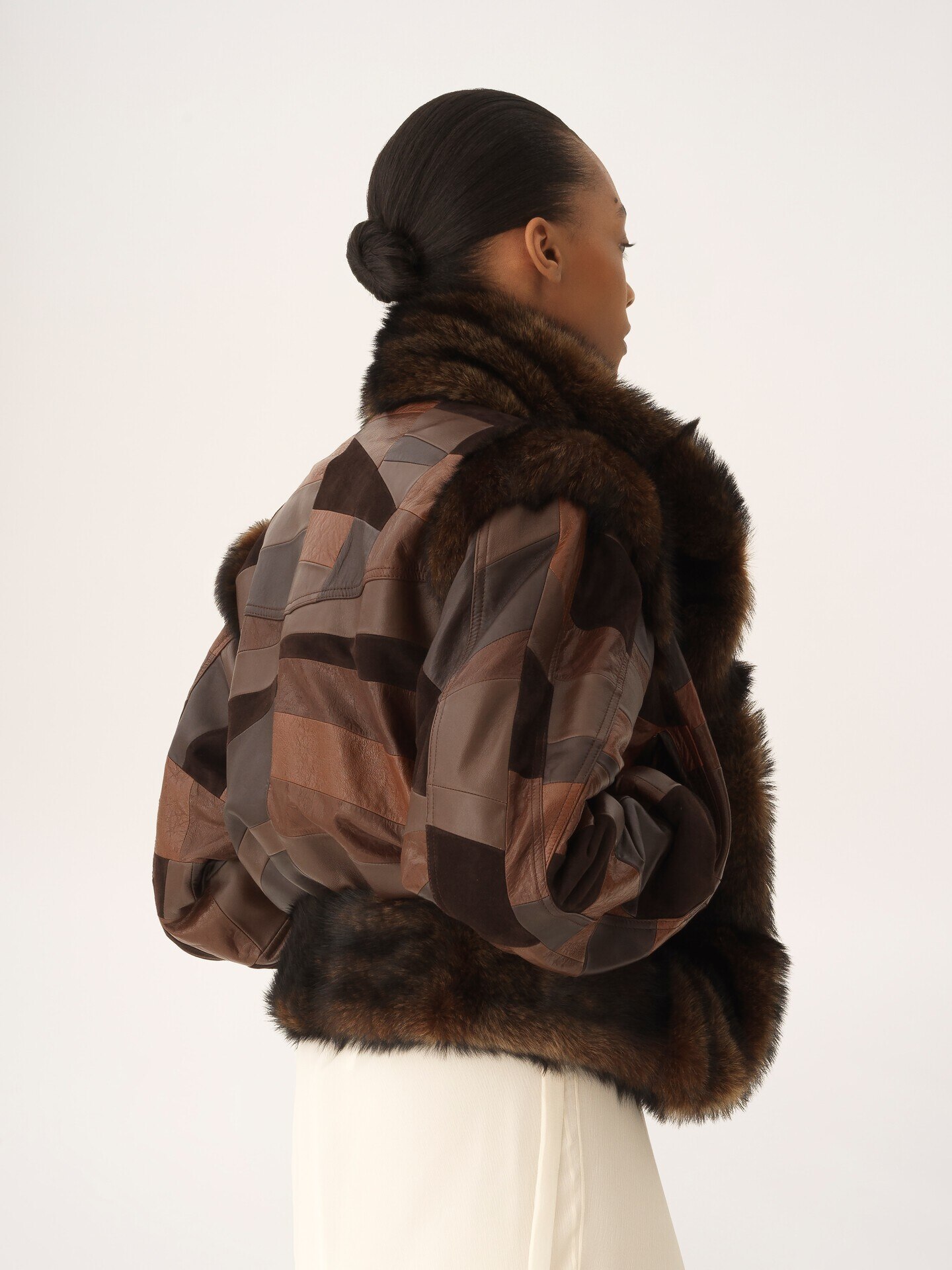 Chaqueta bomber h&iacute;brida corta de cuero - 7