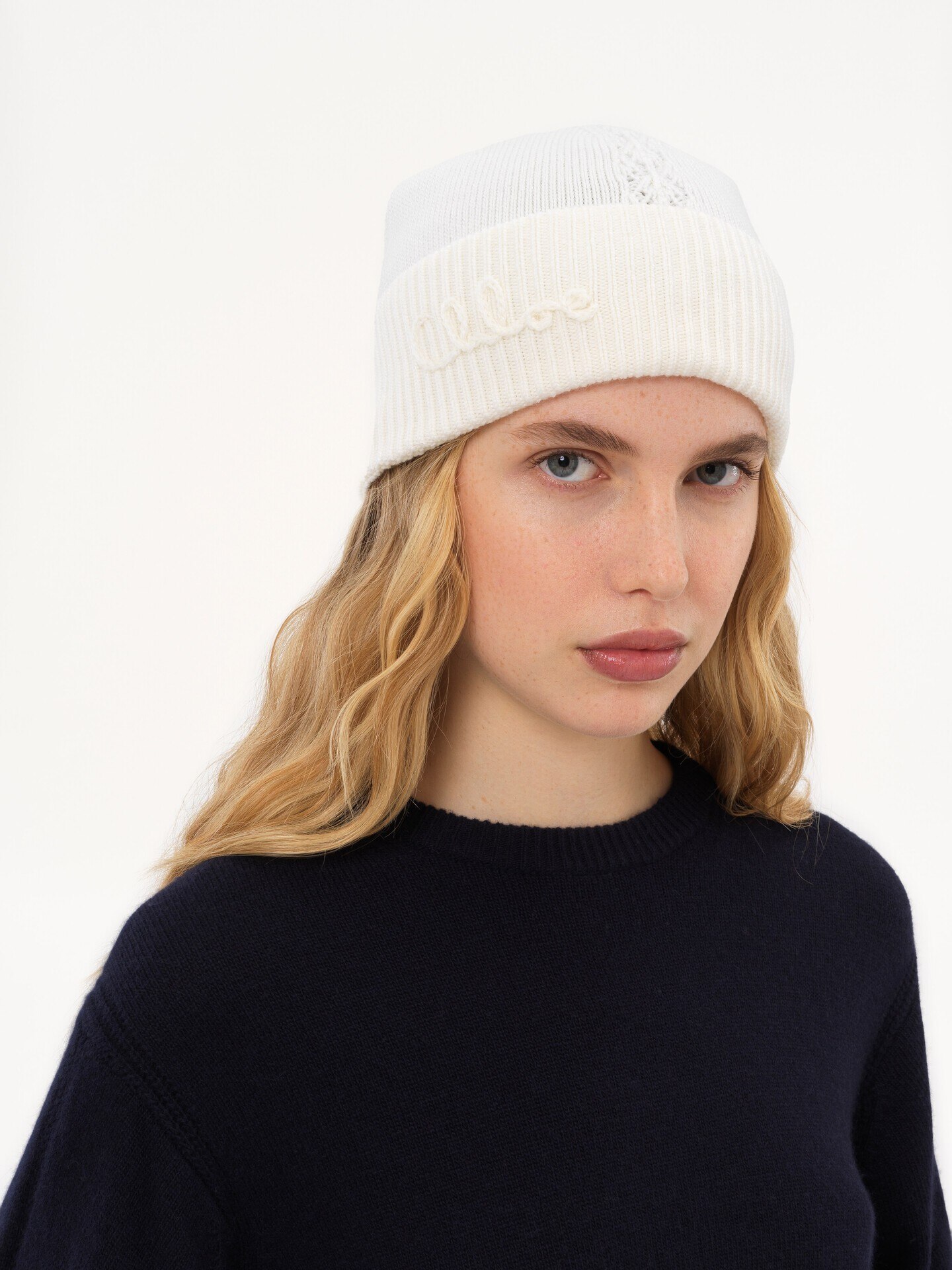 The Chlo&eacute; Lace Knit beanie in wool & lace jacquard - 5
