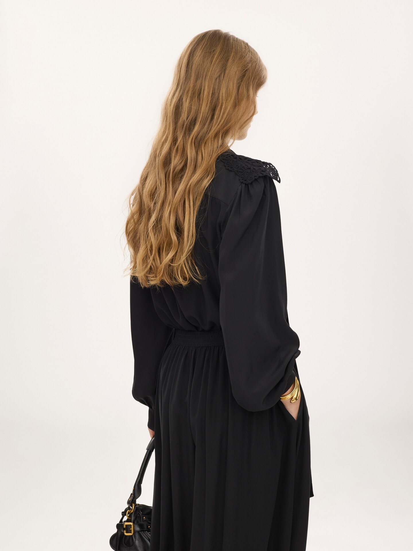 Gathered scarf-tie blouse in cr&ecirc;pe de chine & lace - 5