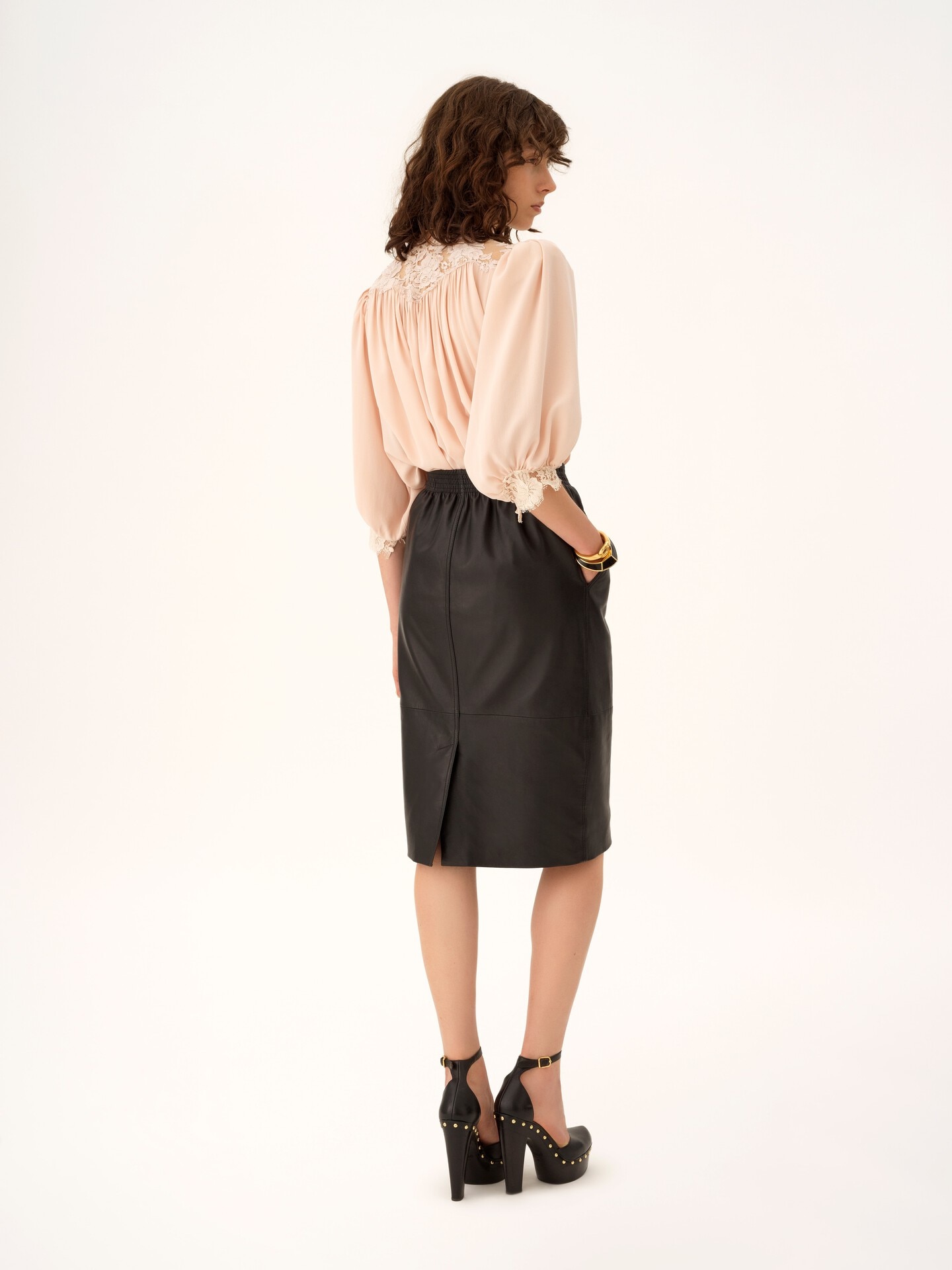 Knee-length pencil skirt in leather - 5