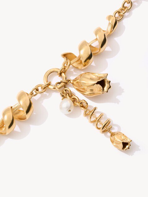 The Chlo&eacute; Tulip jewelry belt