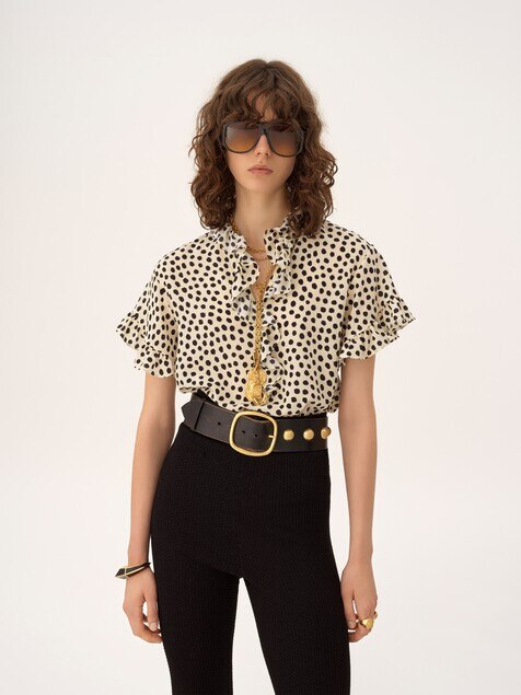 Short-sleeve ruffle top in cr&ecirc;pe de chine