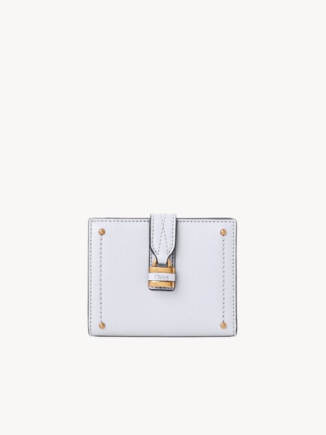 Cartera cuadrada Paddington de cuero granulado
