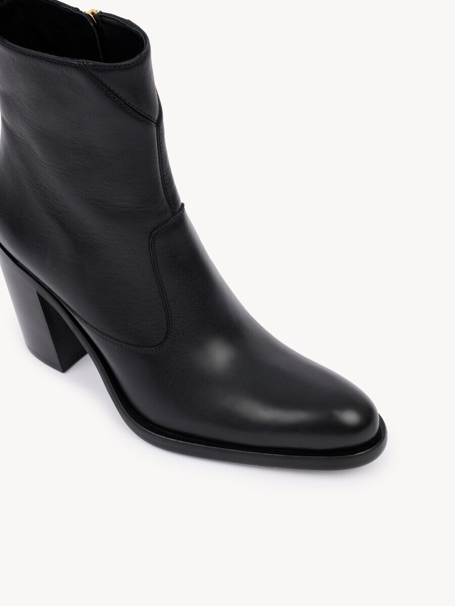Phoenix heeled ankle boot - 6