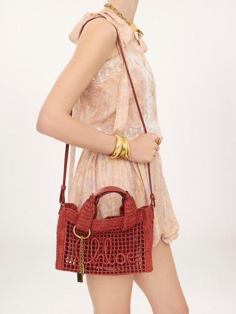 Bolso tote Summer Banana East-West peque&ntilde;o con correa de rafia