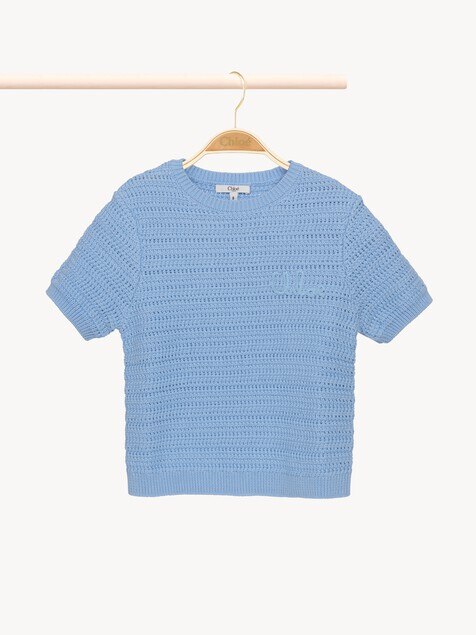 Camiseta de cuello redondo y logotipo infantil