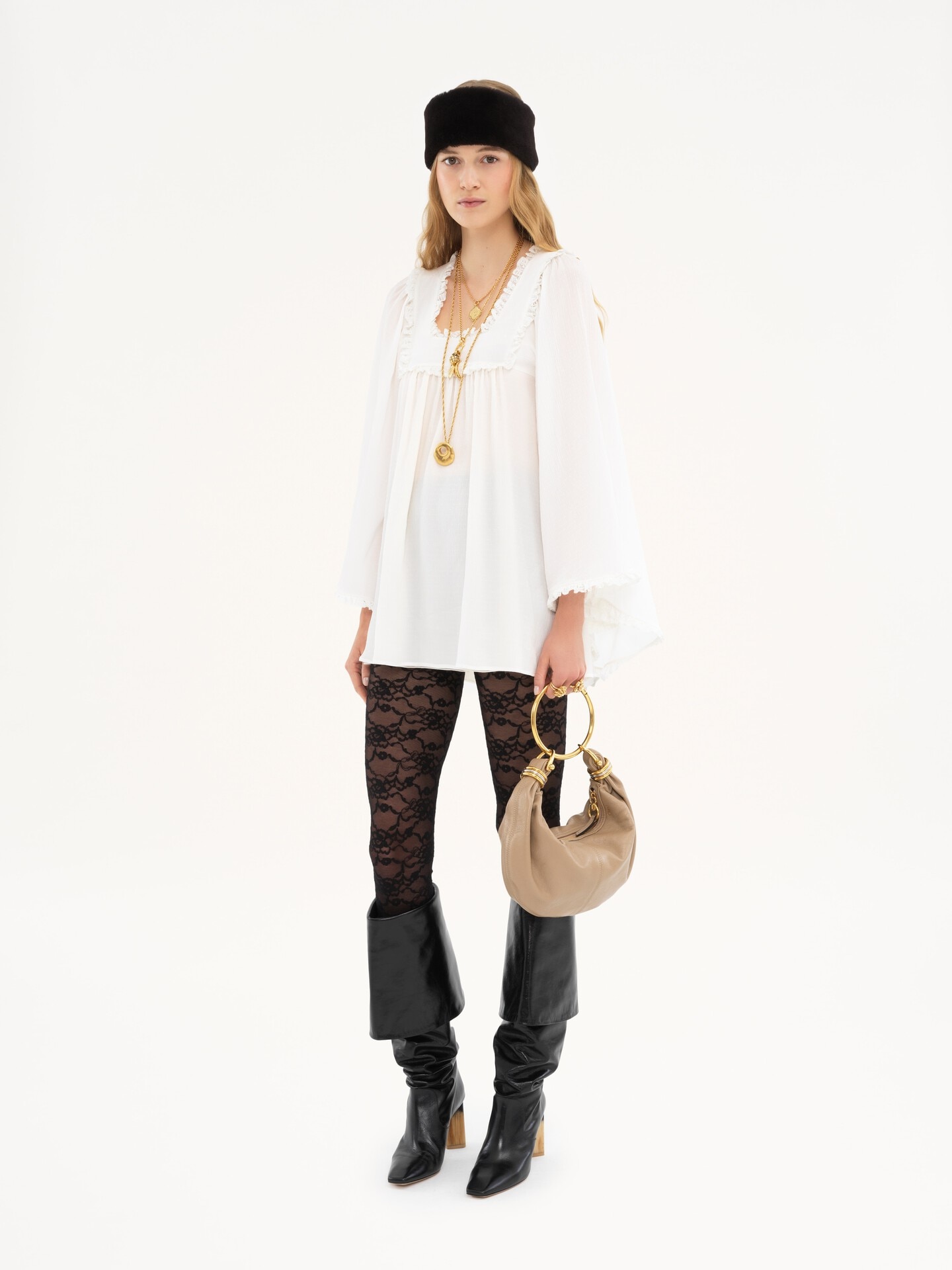 Small Bracelet Hobo bag in grained leather - 9