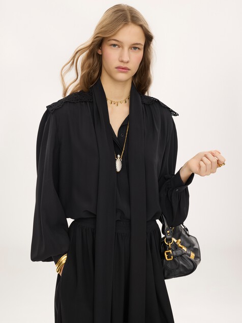 Blusa con pa&ntilde;uelo anudado fruncida de crep&eacute; de seda china con encaje