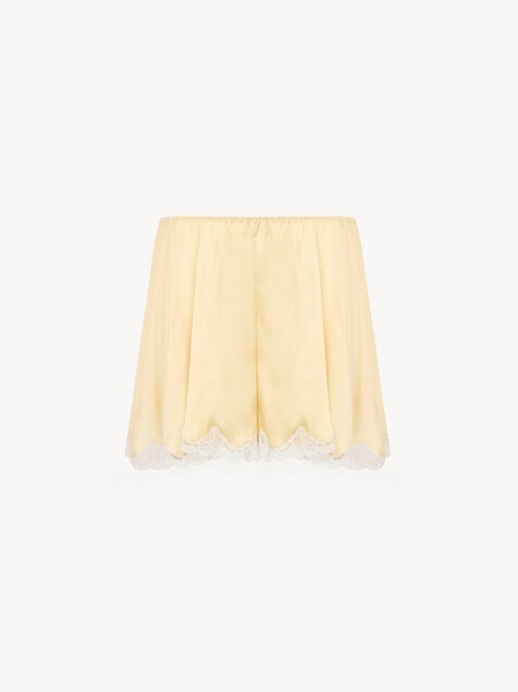 Pantalones cortos fluidos de sat&eacute;n de seda lavada y encaje