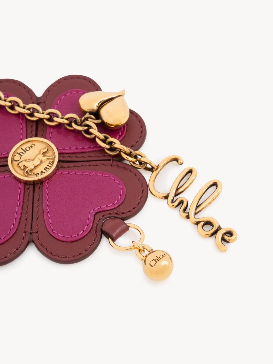 Chlo&eacute; Symbols Clover key ring bag charm in grained leather - 3