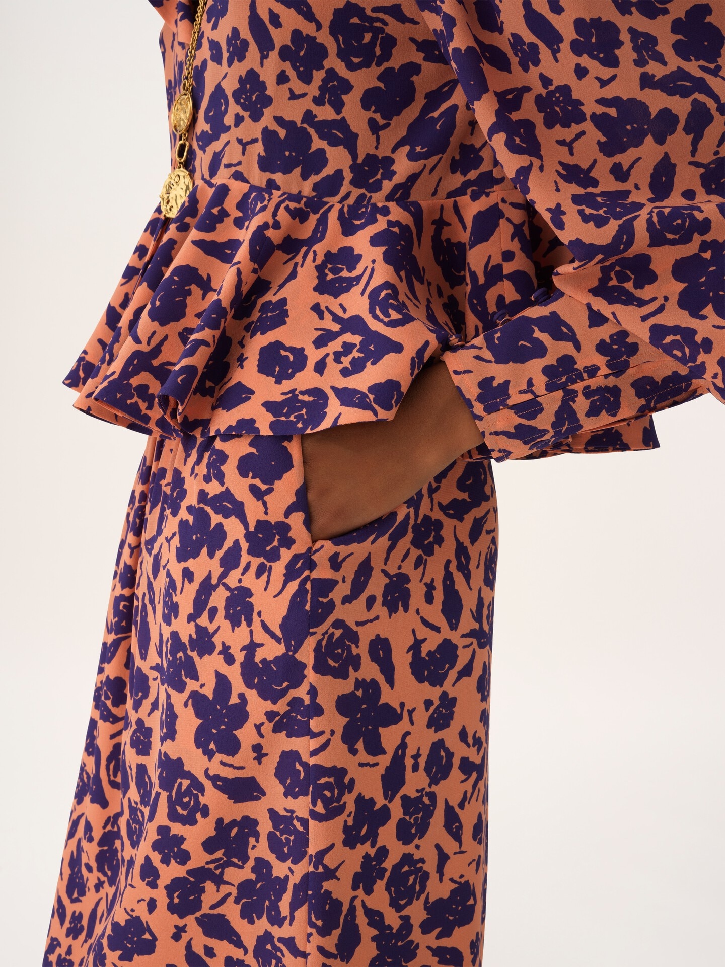 Short pencil skirt in crêpe de chine - 6