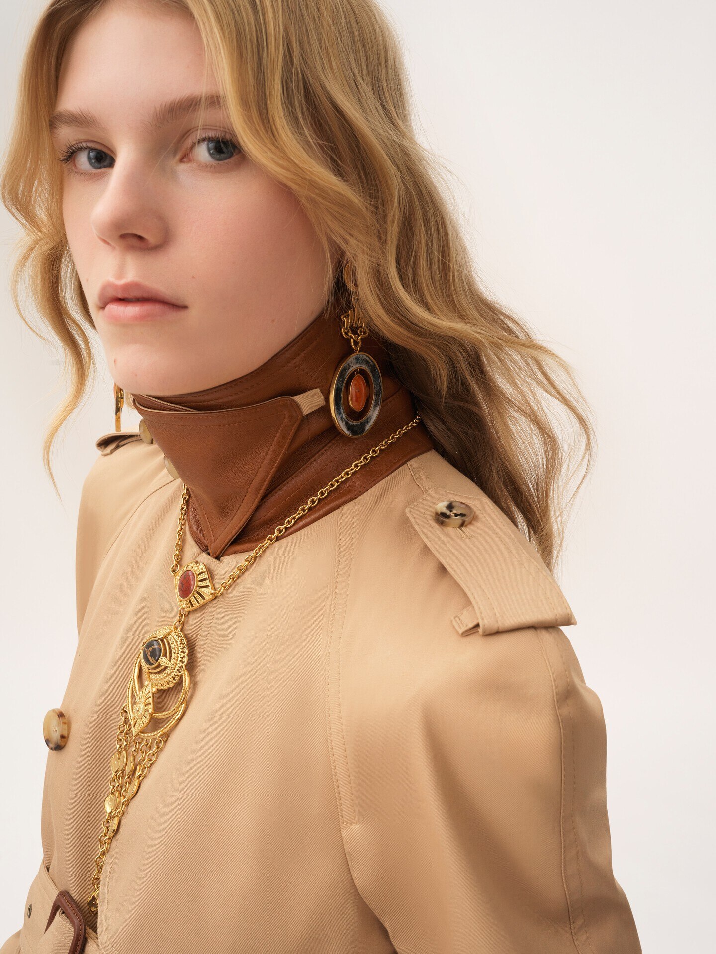 Short trench coat in cotton gabardine - 7