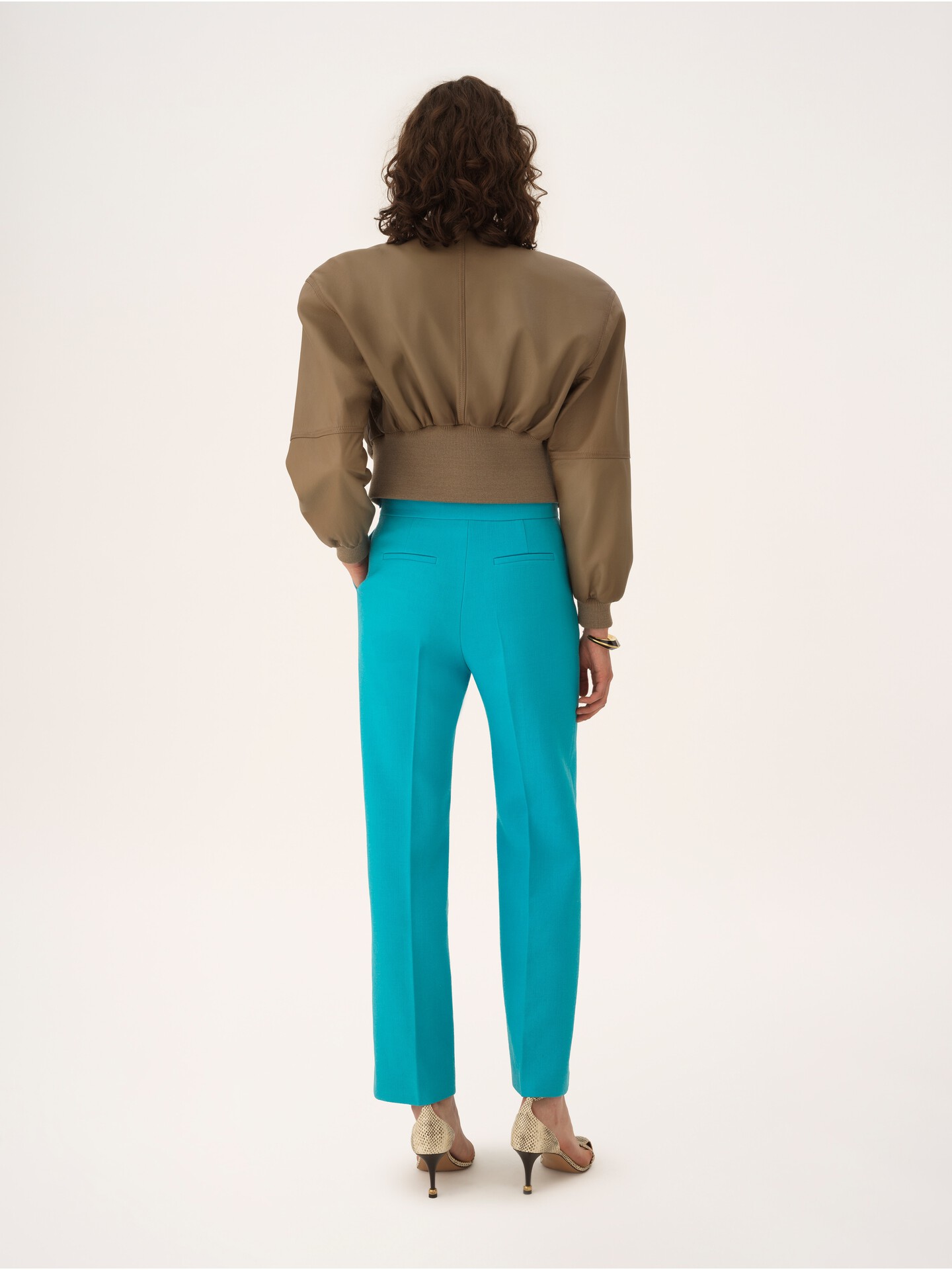 Straight cropped trousers in wool crêpe - 6