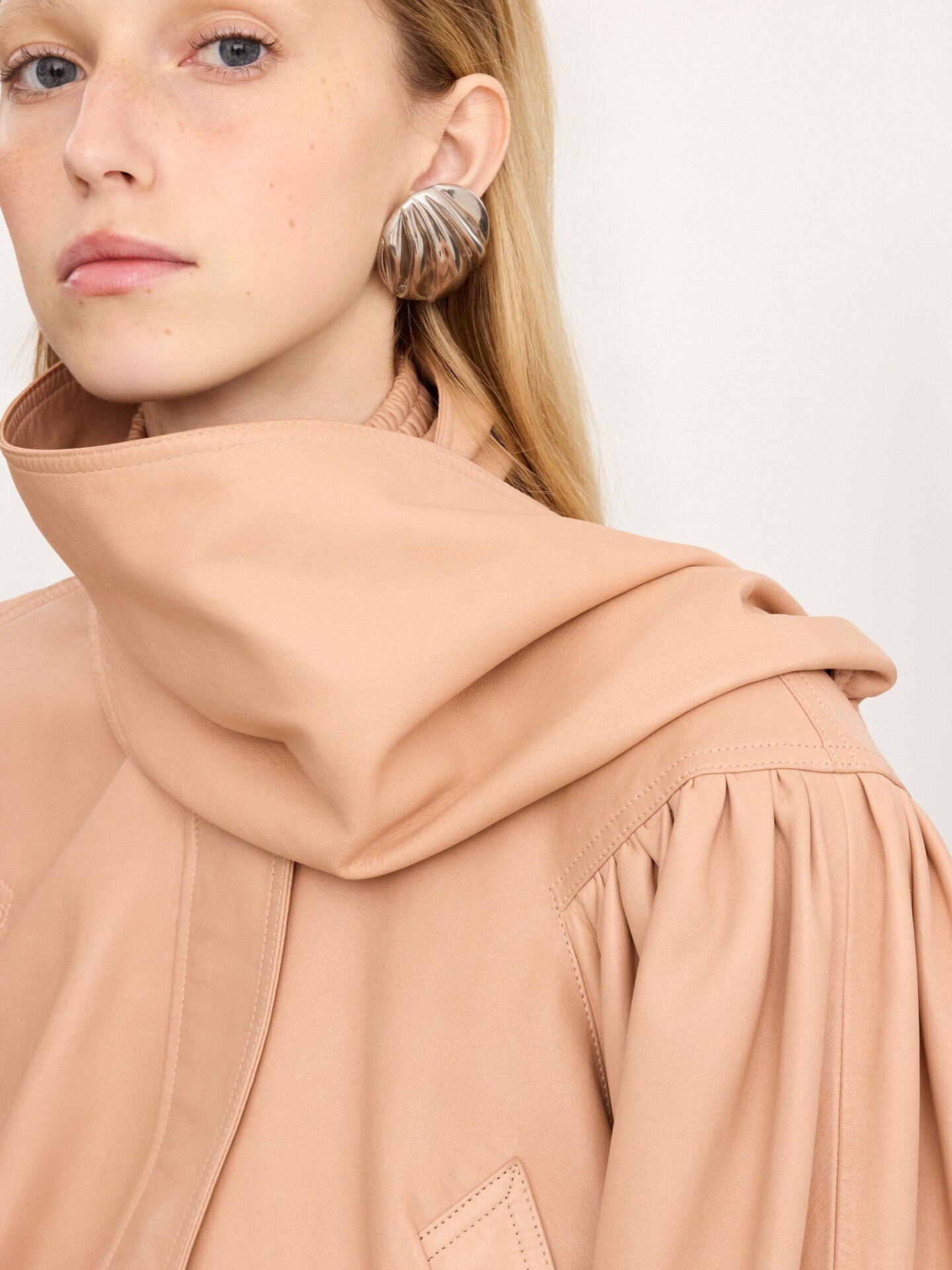 Cropped scarf jacket in leather - 8