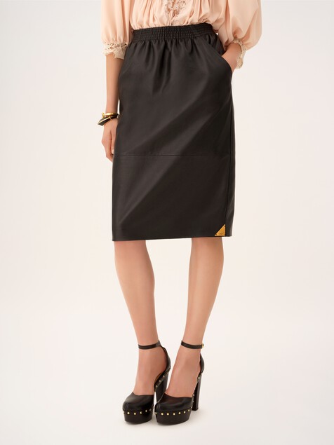 Knee-length pencil skirt in leather