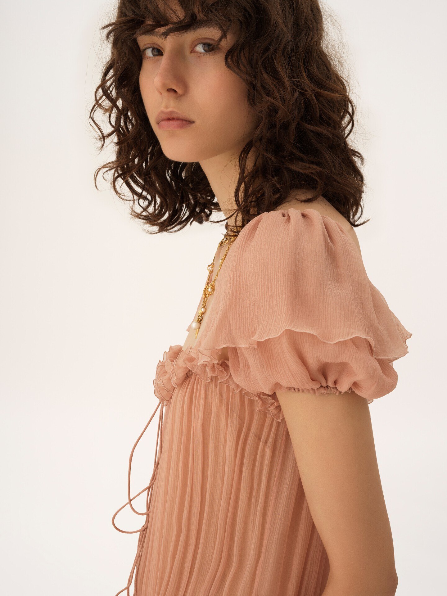 Vestido largo fruncido con volantes de muselina de seda - 8