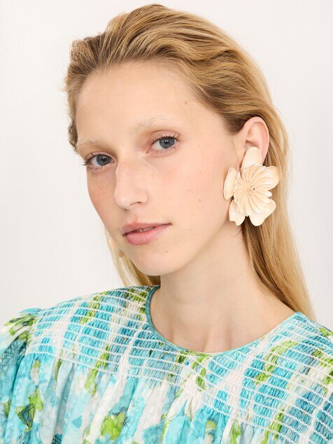 The Chlo&eacute; Bloom earrings