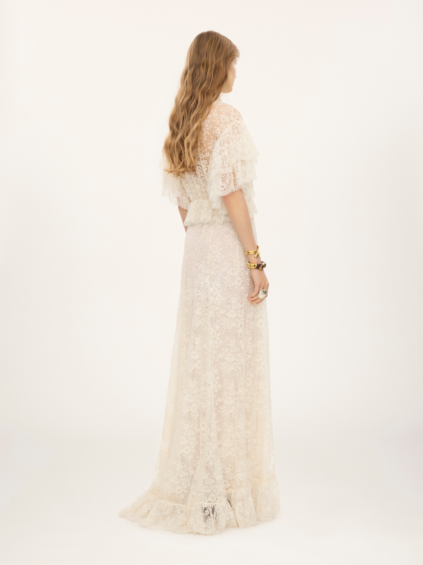 Long ruffled dress in lace - 6