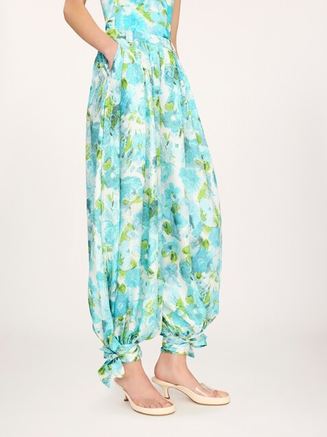 Fluid pleated pants in silk jacquard