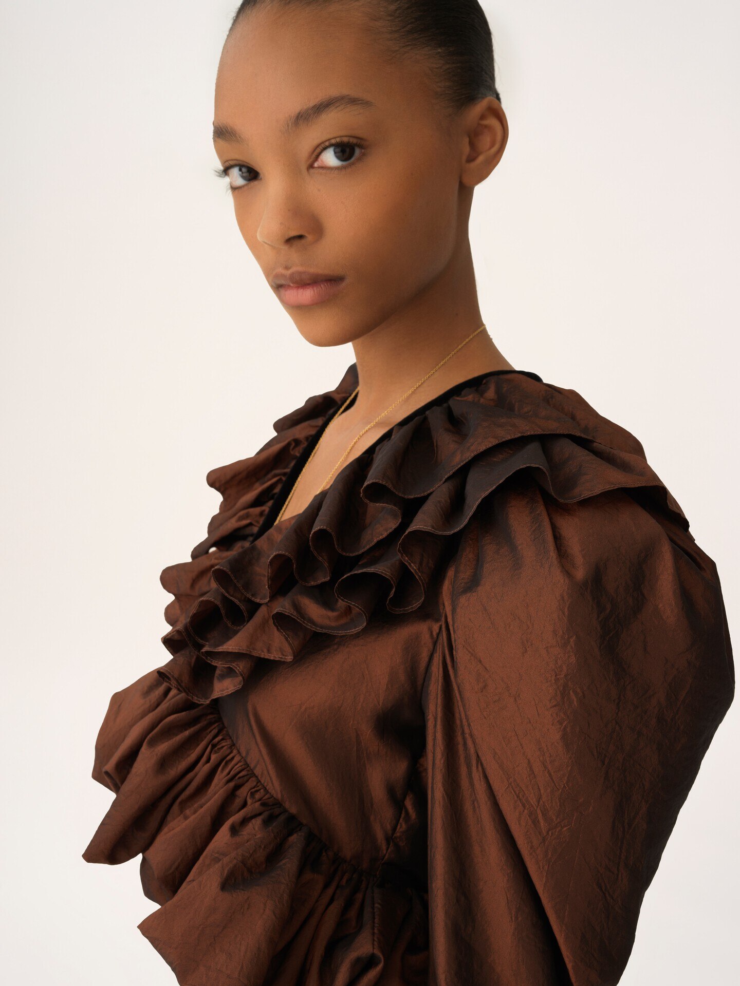 Cropped V-neck ruffle top in washed silk taffeta - 6