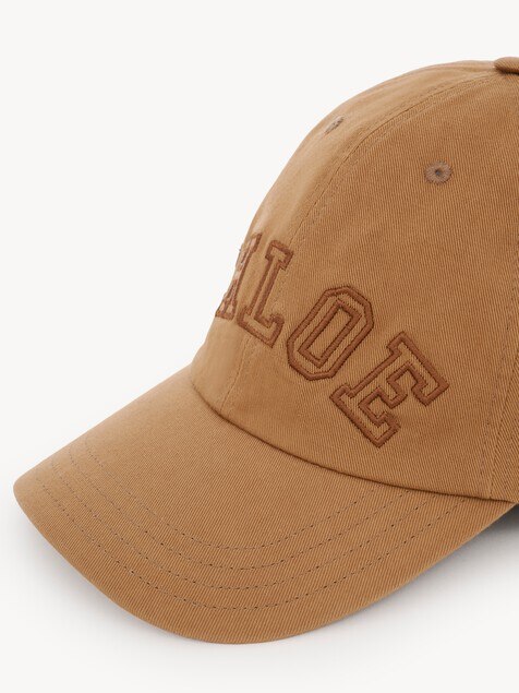 Gorra Chlo&eacute; Signature de algod&oacute;n