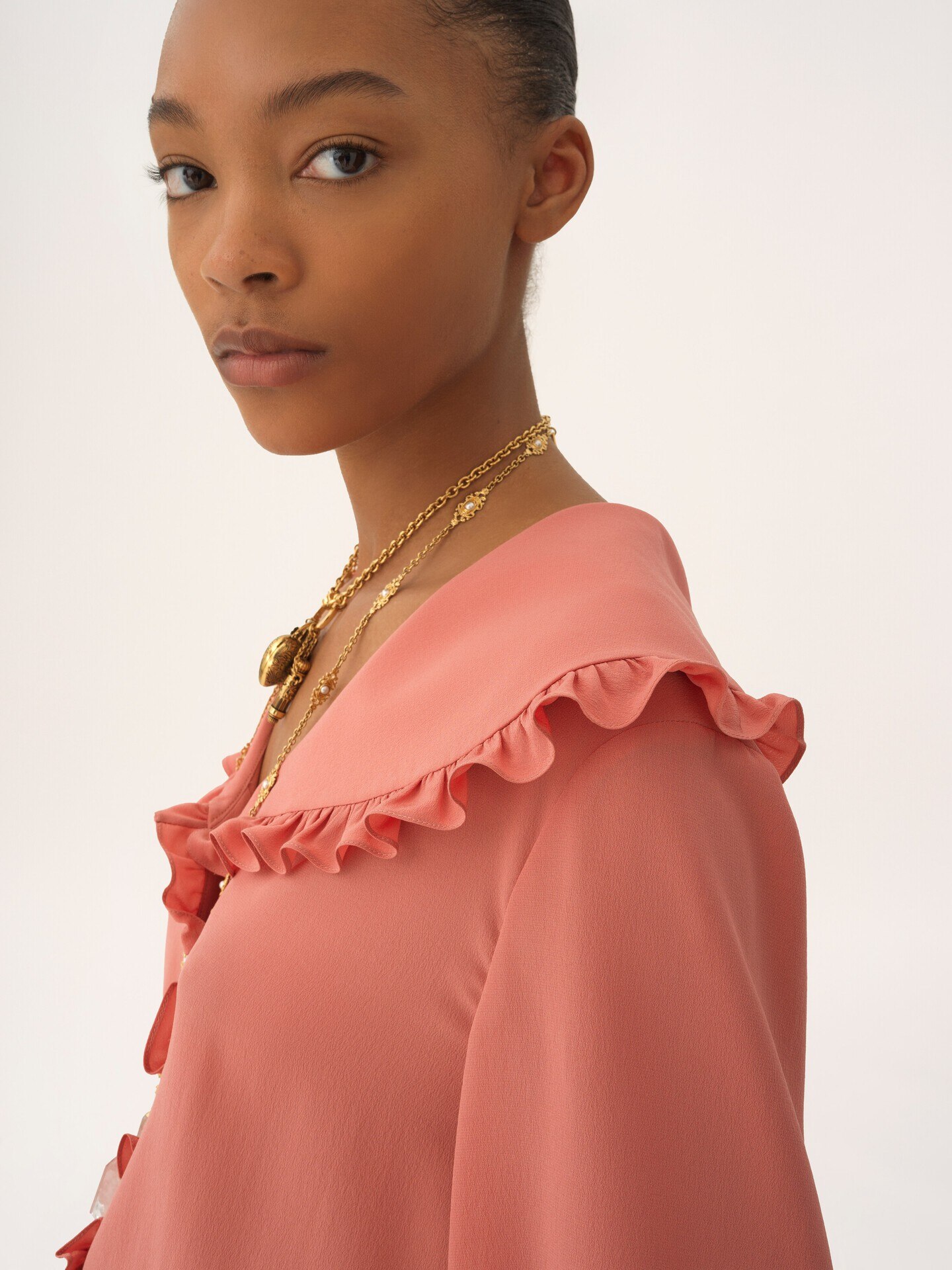 Blusa fluida con volantes de crep&eacute; de seda china - 5