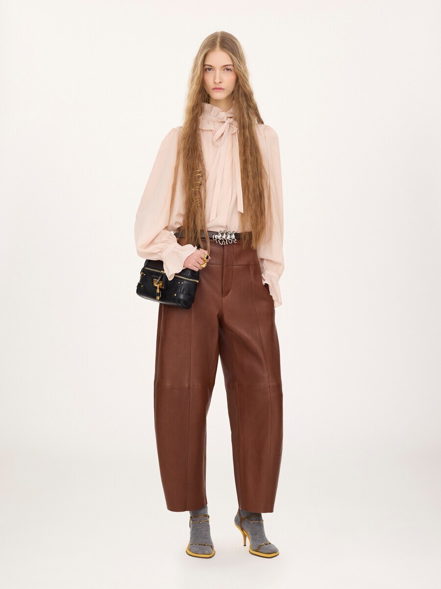 High-rise barrel pants in leather - 3