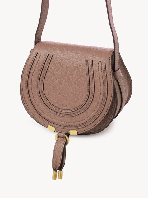 Bolso saddle peque&ntilde;o Marcie de cuero granulado