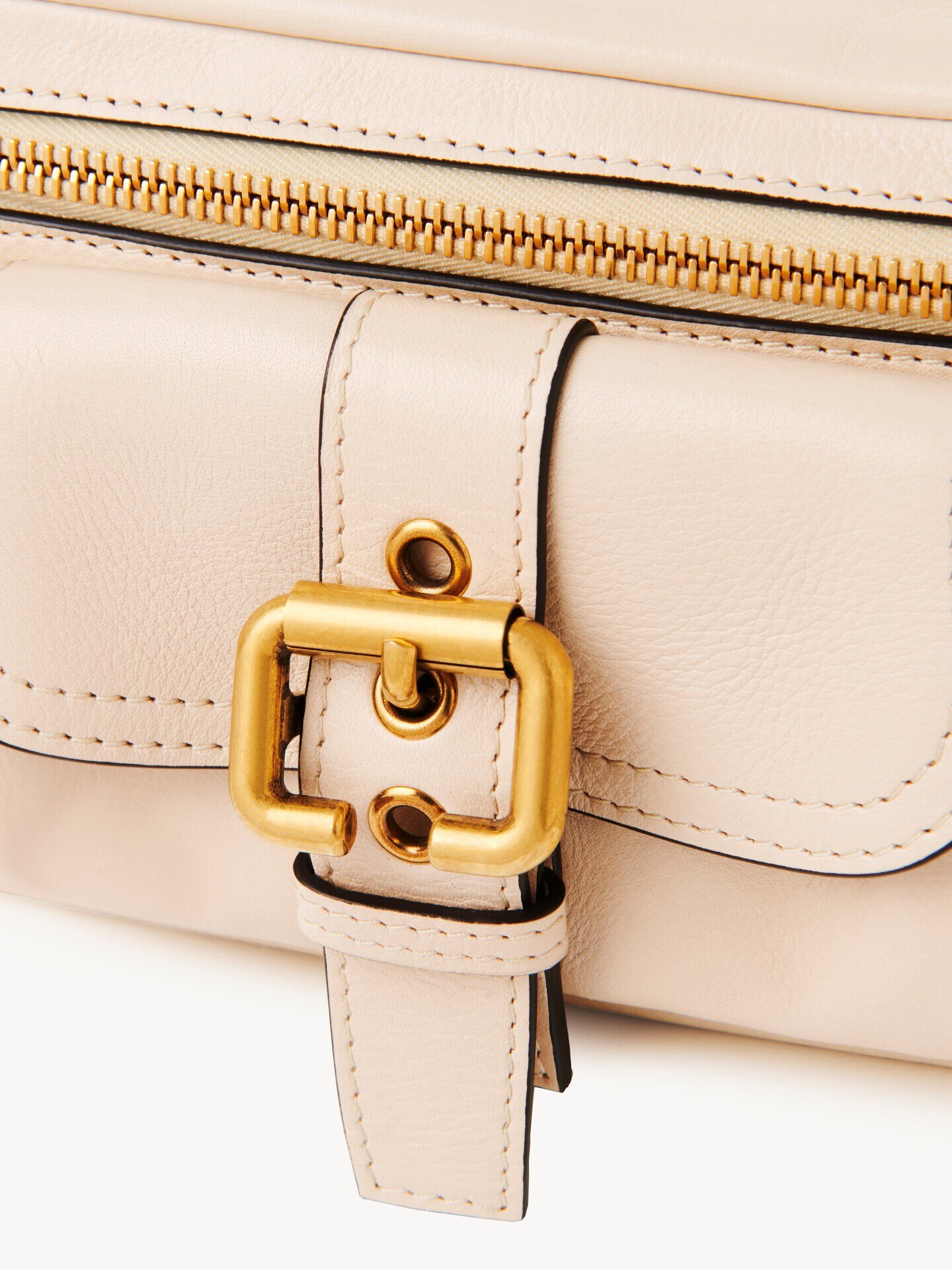 Small Camera bag in shiny leather - 7