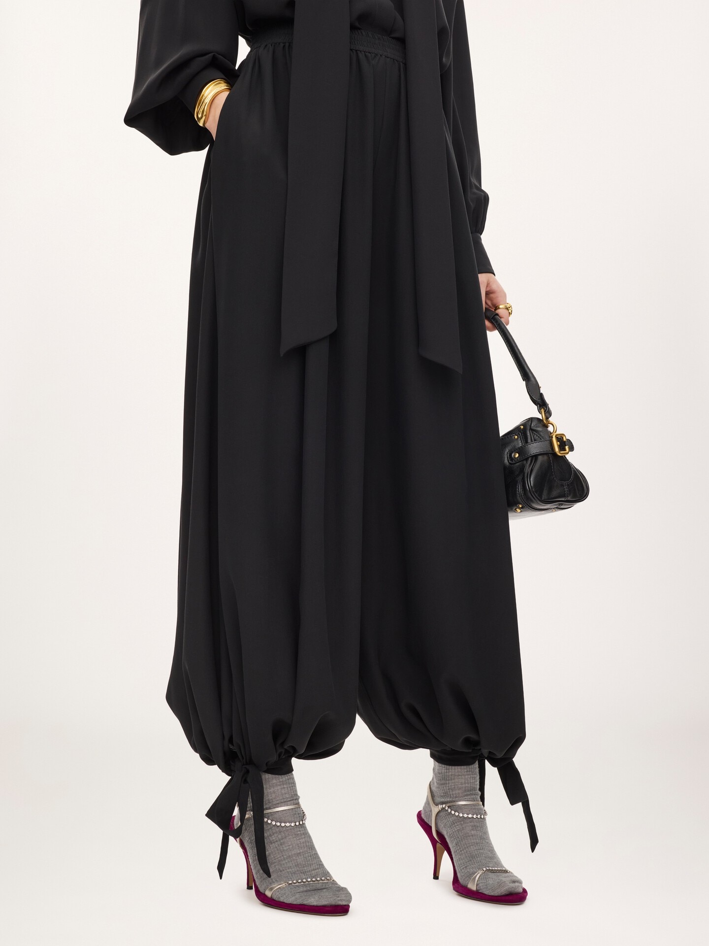 Fluid pleated trousers in cr&ecirc;pe de chine - 4