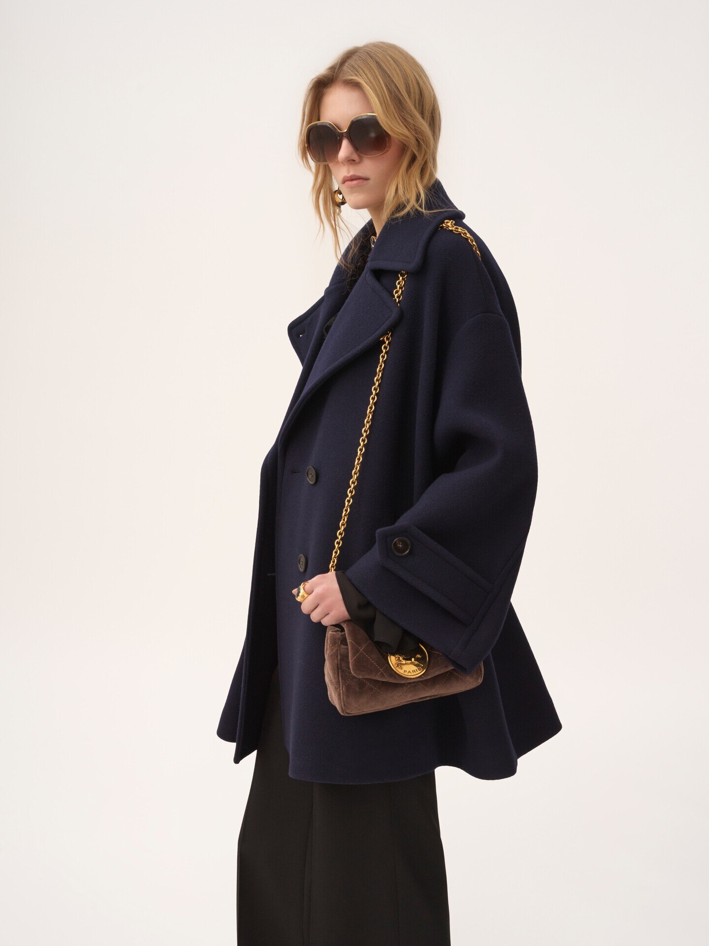 Oversized double-breasted coat in wool - 6