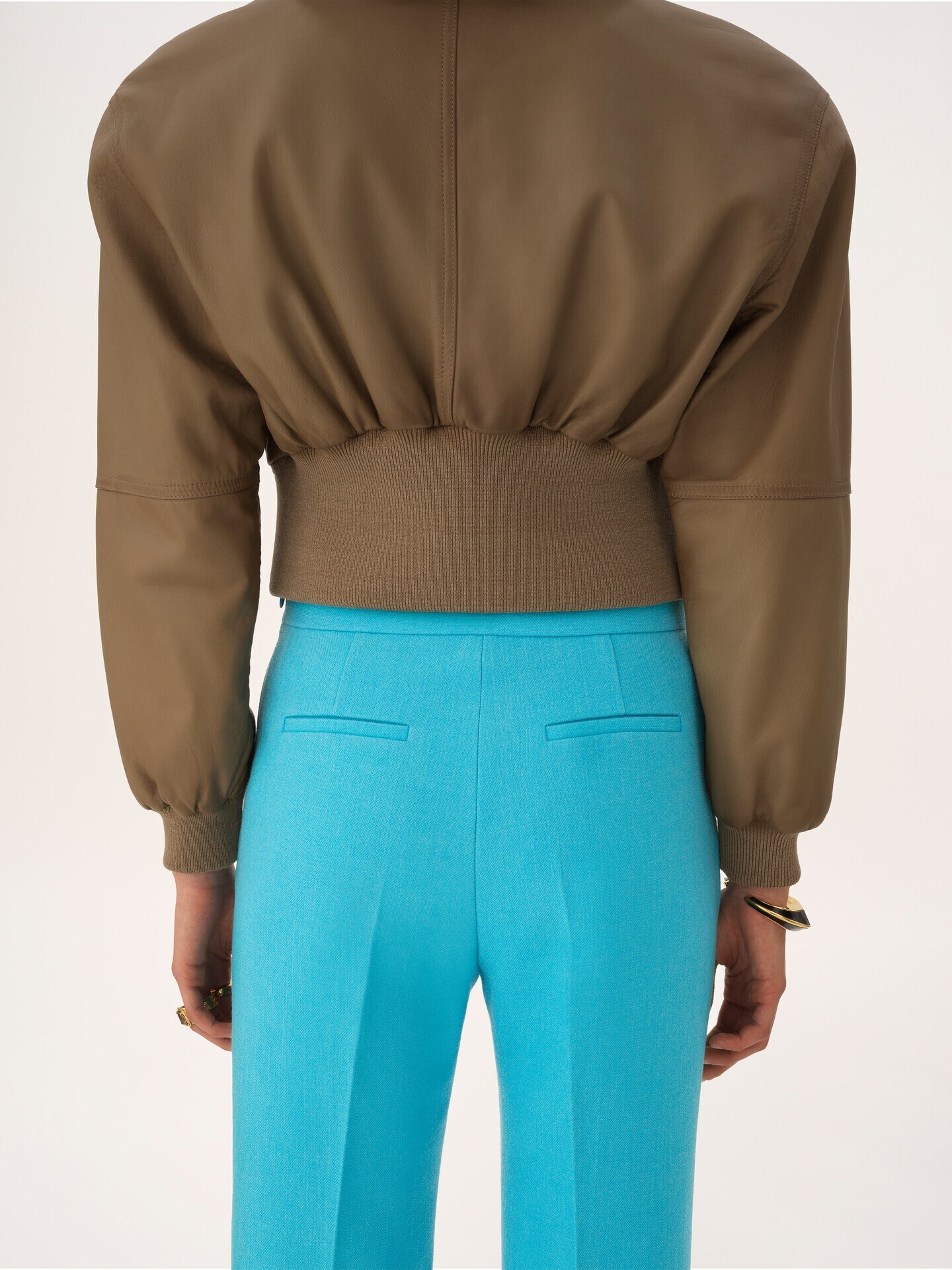 Straight cropped trousers in wool cr&ecirc;pe - 8