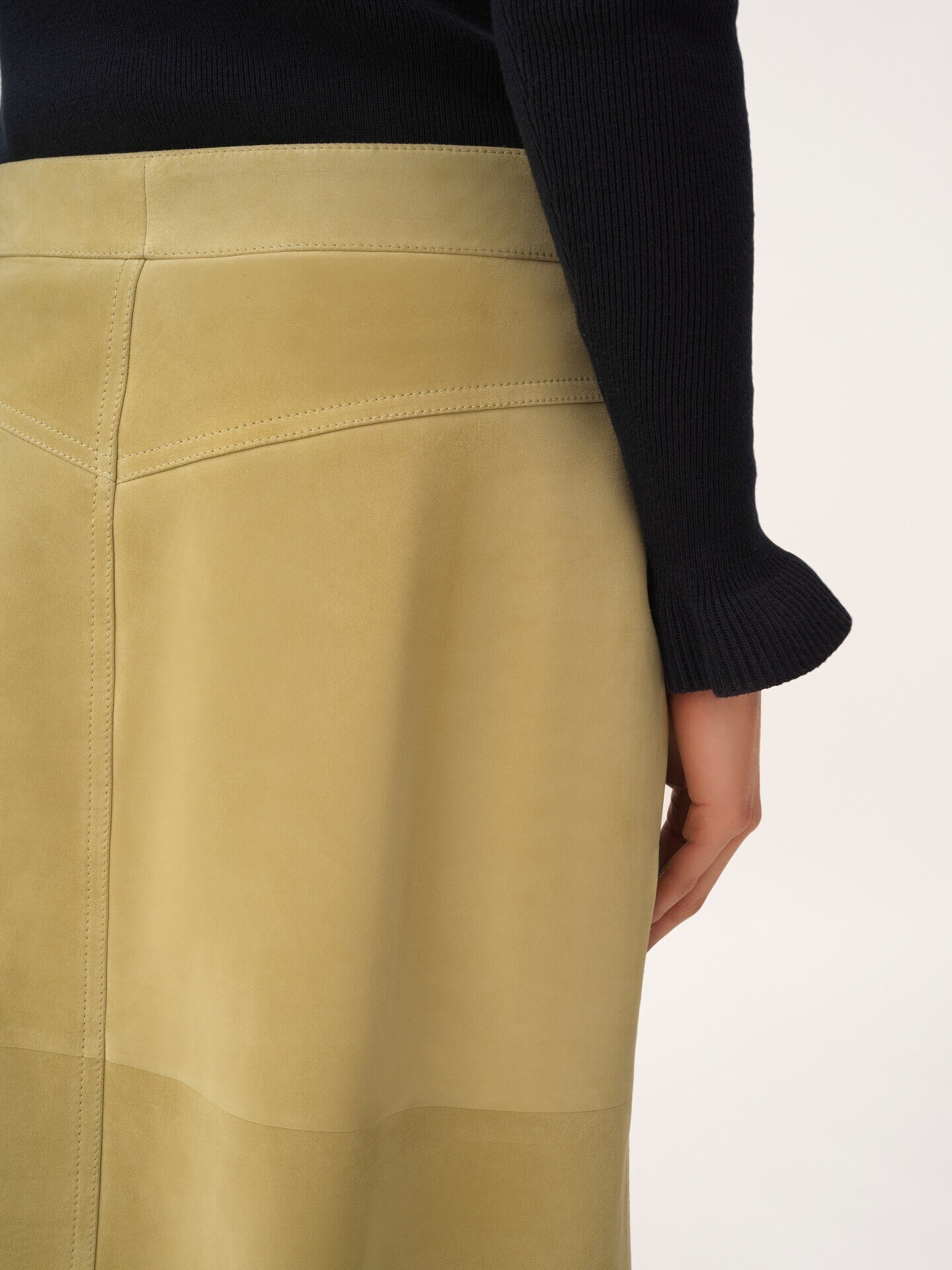 Knee-length skirt in suede - 7