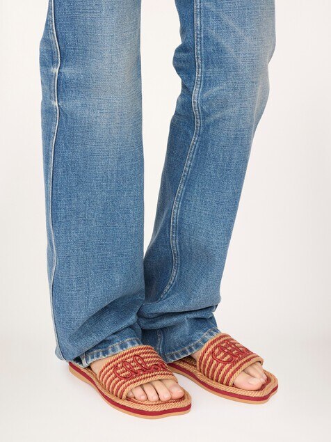 Chlo&eacute; Sand slide