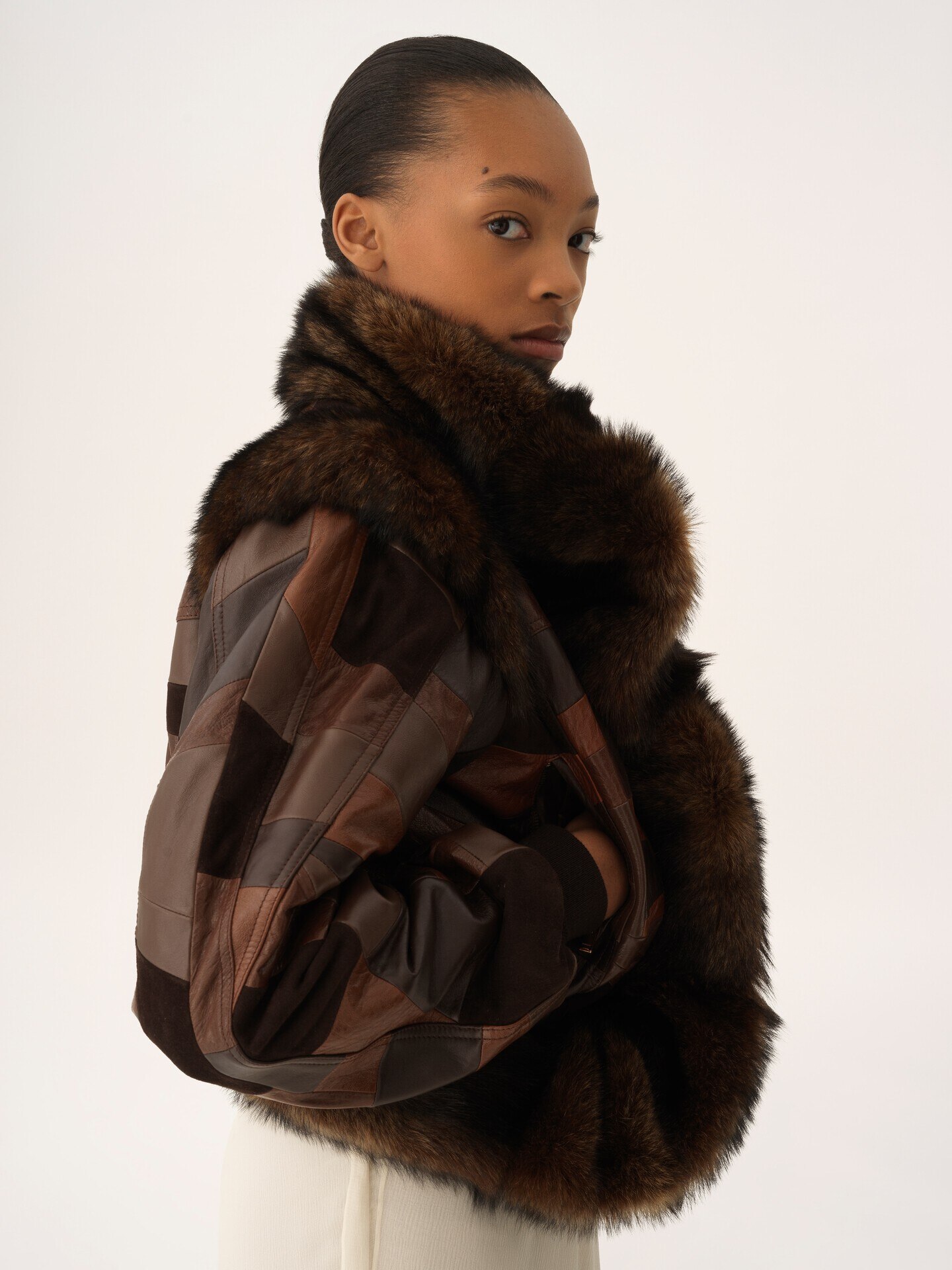 Short hybrid bomber jacket in leather - 8