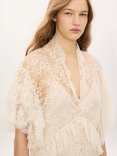Long ruffled dress in lace