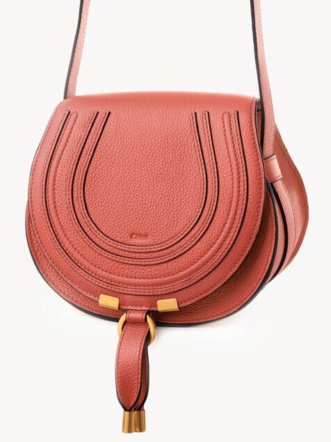 Bolso saddle peque&ntilde;o Marcie de cuero granulado