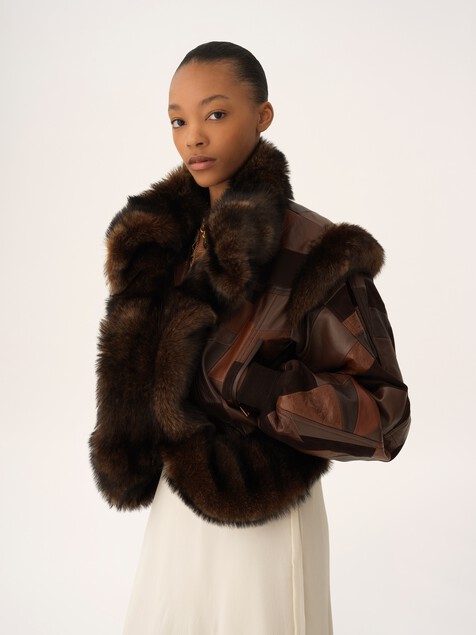 Chaqueta bomber h&iacute;brida corta de cuero