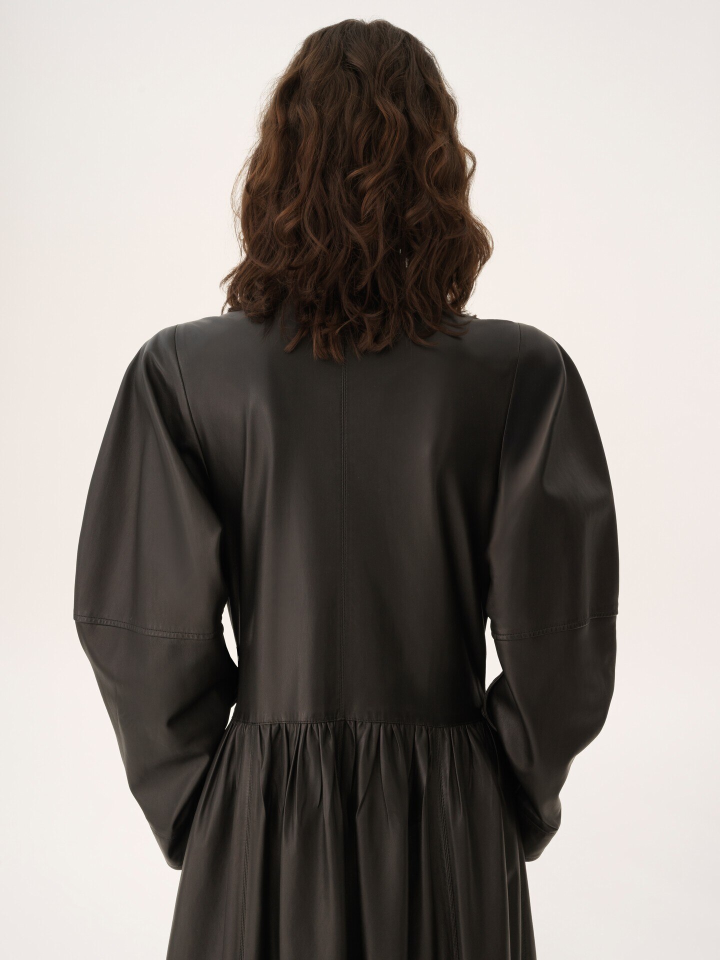 Oversized long riding coat in leather - 7