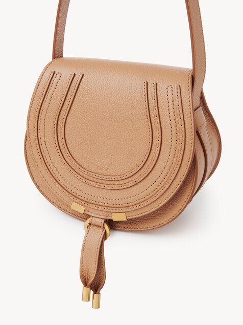 Bolso saddle peque&ntilde;o Marcie de cuero granulado