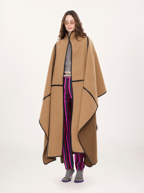 Abrigo capa largo oversize de lana