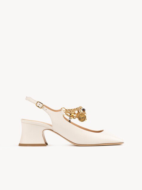 Chlo&eacute; Charms pump