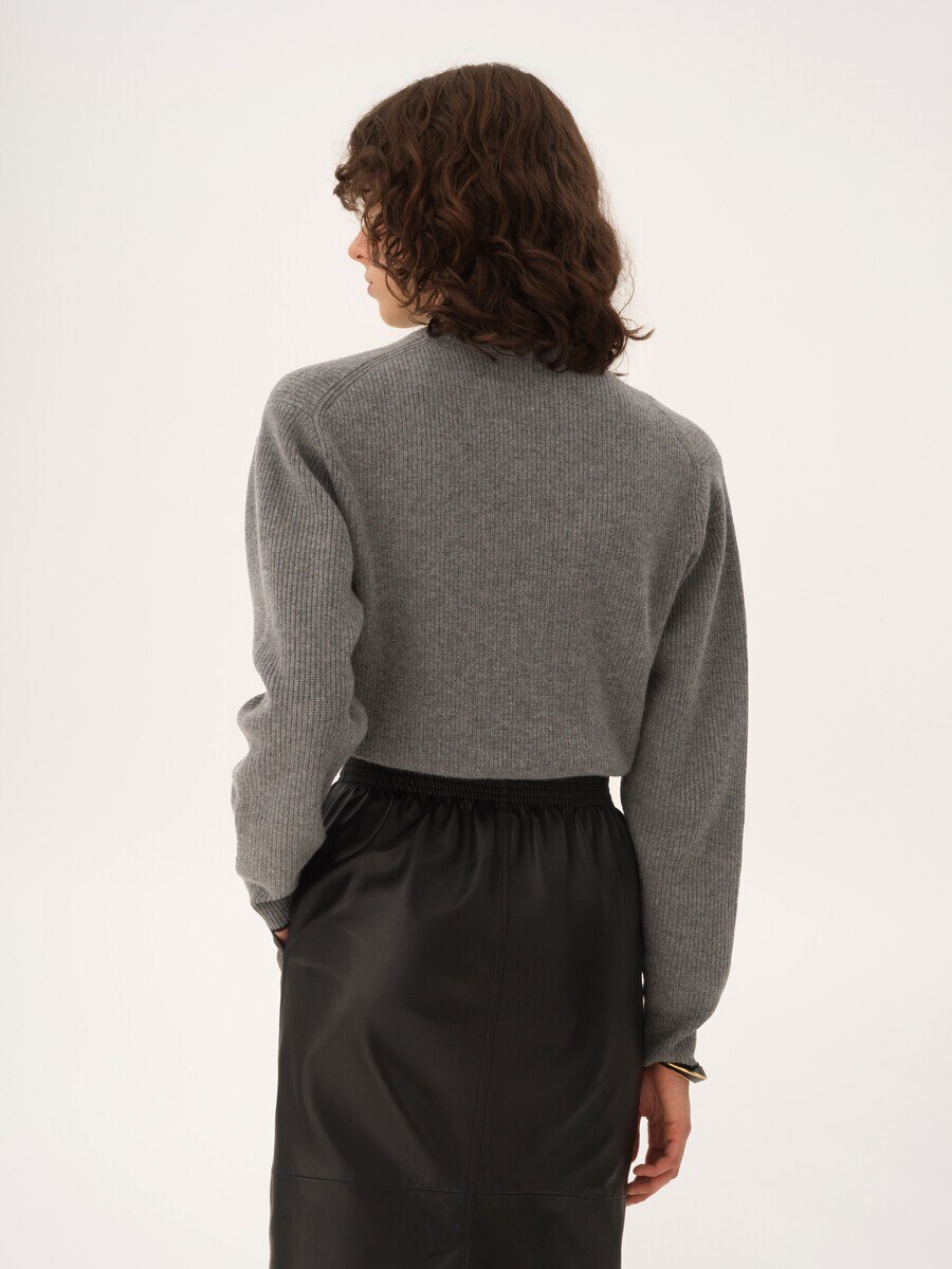 Cropped fitted logo sweater in a wool knit - 5