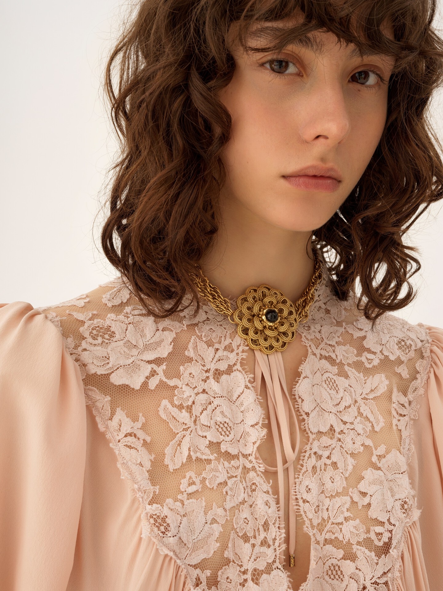 Fluid puff-sleeve top in crêpe de chine & lace - 6