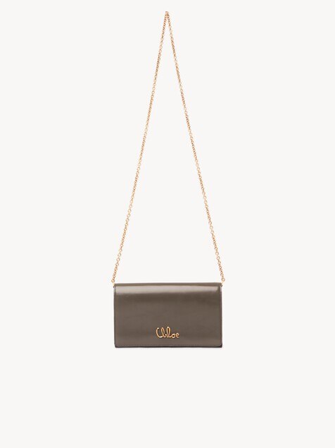 Chlo&eacute; Iconic flap wallet on chain in shiny leather